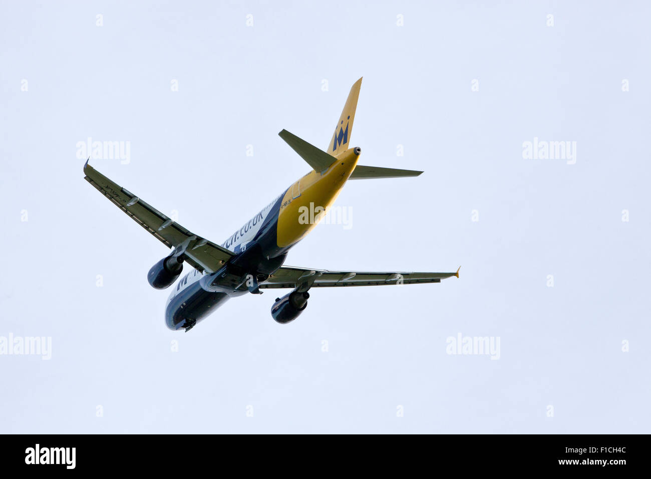 Airbus A320-200 Flugzeug im Besitz von Monarch Airlines Stockfoto