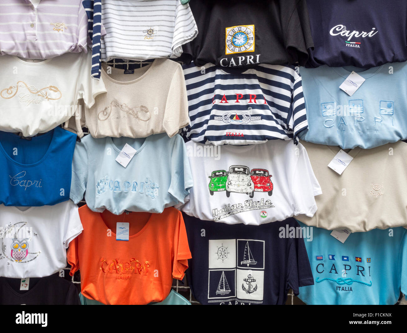 An Und Verkauf In Der Nähe Kleidung Capri market -Fotos und -Bildmaterial in hoher Auflösung – Alamy