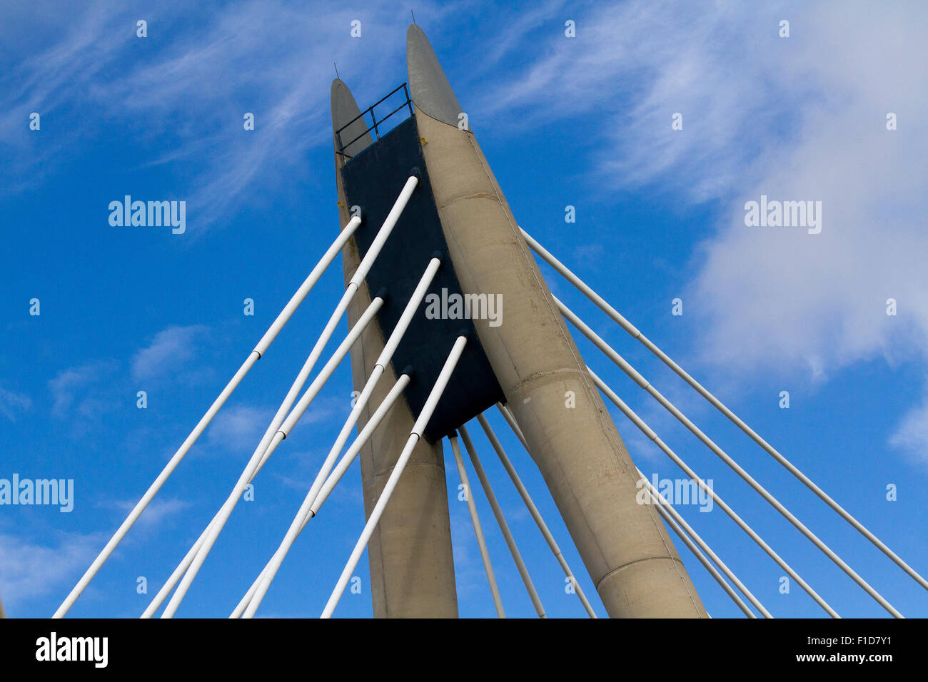 Southport, Merseyside, England 1. September 2015.  Die Marine Art Brücke in Southport einer viel befahrenen Autobahn, die Southport Promenade und das Stadtzentrum mit Ocean Plaza und Southport Strand verbindet als es der Marine See überquert, ist ab heute geschlossen.  Die Brücke wird geschlossen werden, weil Sefton Rat Auftragnehmer (Facelift) eine Inspektion durchführen werden. Beamte sagen, dass zur Durchführung der Arbeiten ein Teil der Marine Parade für bis zu zwei Wochen geschlossen ist. Bildnachweis: Mar Photographics/Alamy Live-Nachrichten Stockfoto