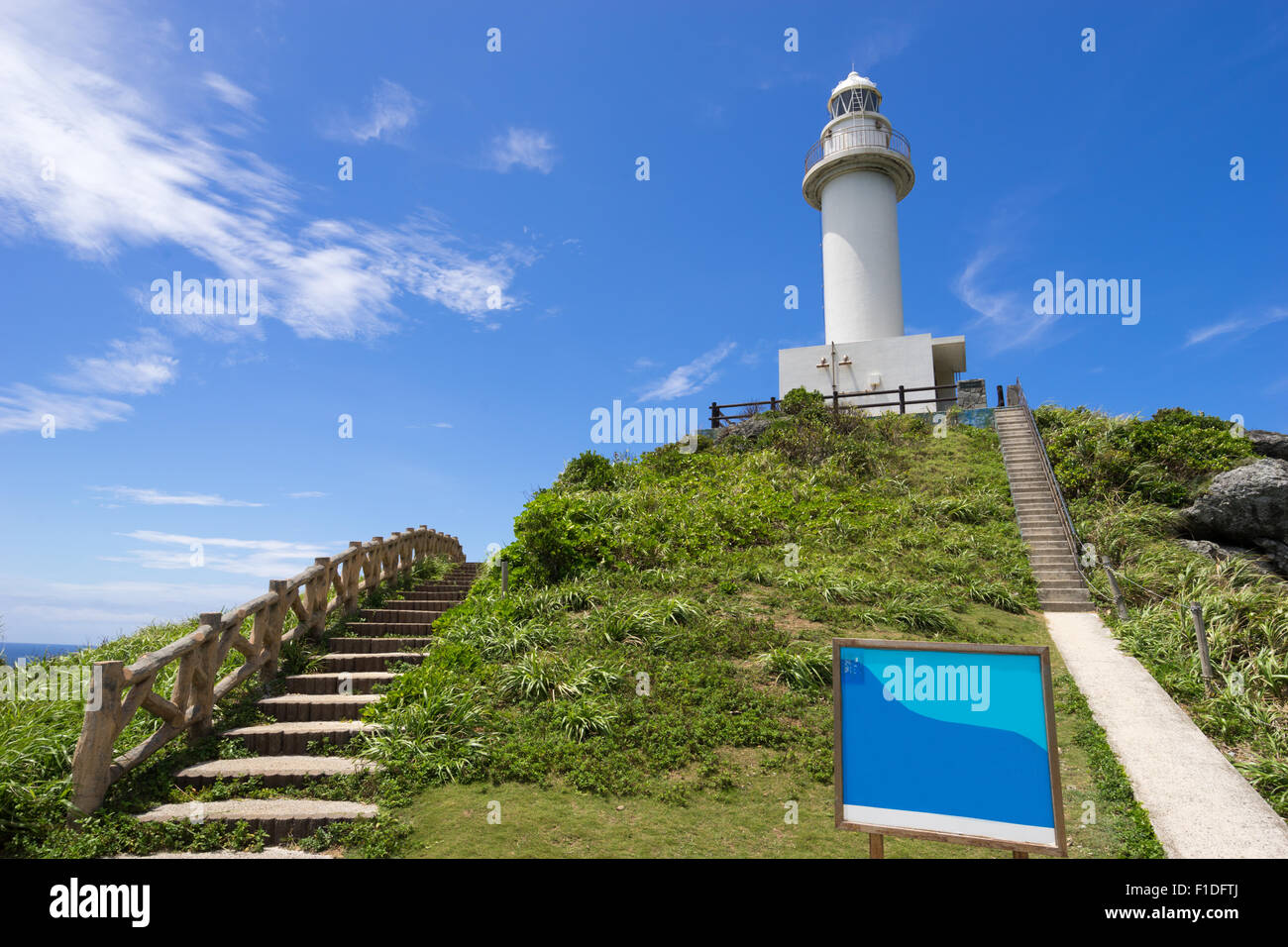 Uganzaki Leuchtturm auf der Insel Ishigaki, Okinawa-Japan. Stockfoto