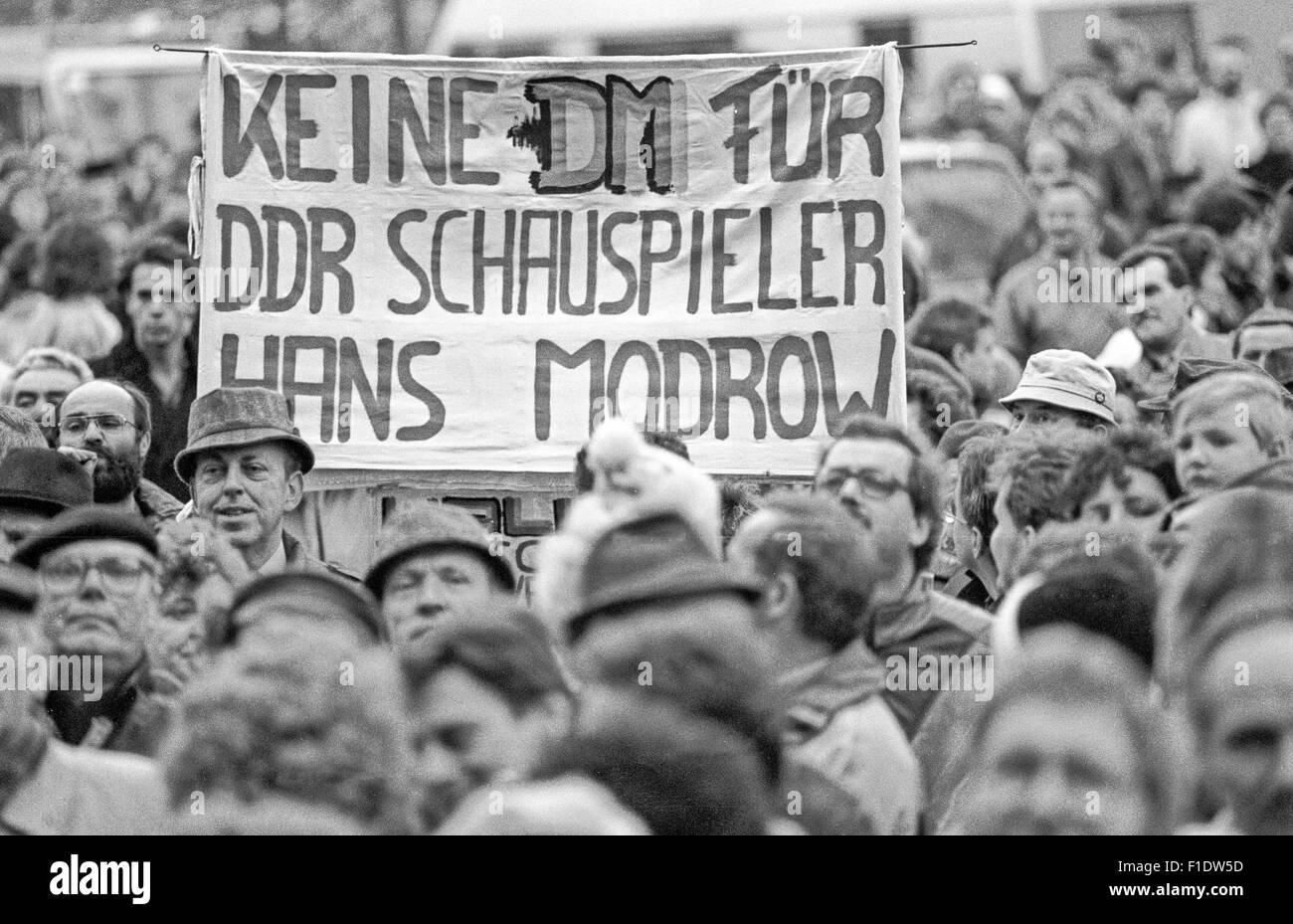 Wahlkampf in der ehemaligen DDR nach dem Mauerfall Rallye der DSU, Allianz für Deutschland, an der Karl-Marx-Platz, Stockfoto