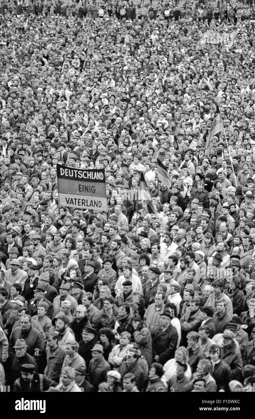 Wahlkampf in der ehemaligen DDR nach dem Mauerfall Rallye der DSU, Allianz für Deutschland, an der Karl-Marx-Platz, Stockfoto