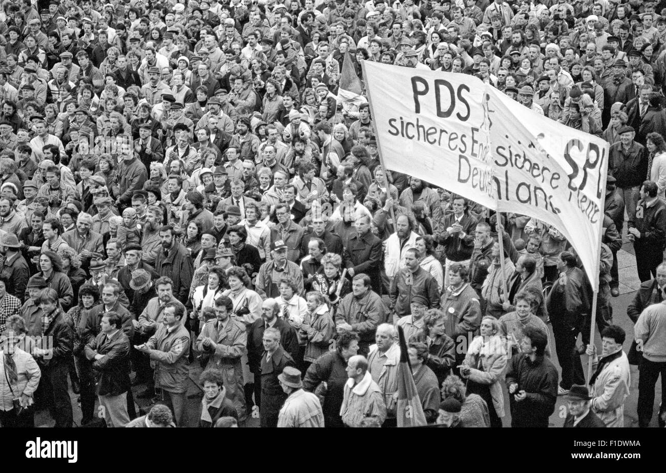 Wahlkampf in der ehemaligen DDR nach dem Mauerfall Rallye der DSU, Allianz für Deutschland, an der Karl-Marx-Platz, Stockfoto