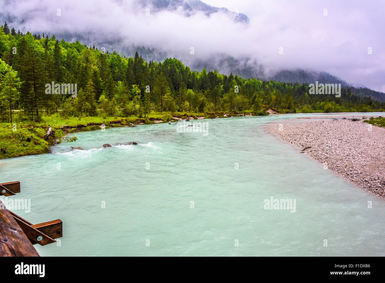 Aussicht in der Nähe der Isar River, Deutschland und Österreich (Grenzgebiet) Stockfoto