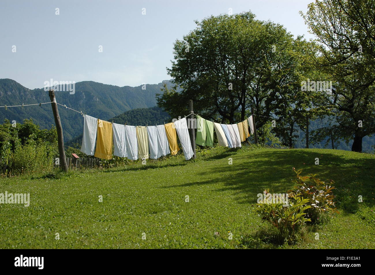 Trocknende Wäsche außerhalb Stockfoto