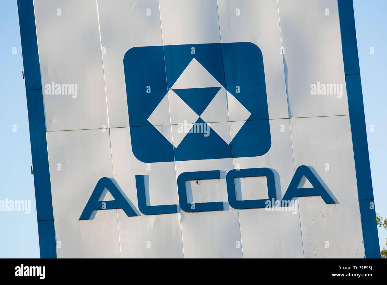 Ein Logo Zeichen außerhalb der Alcoa Warrick Operations Facility in Newburgh, Indiana am 25. August 2015. Stockfoto