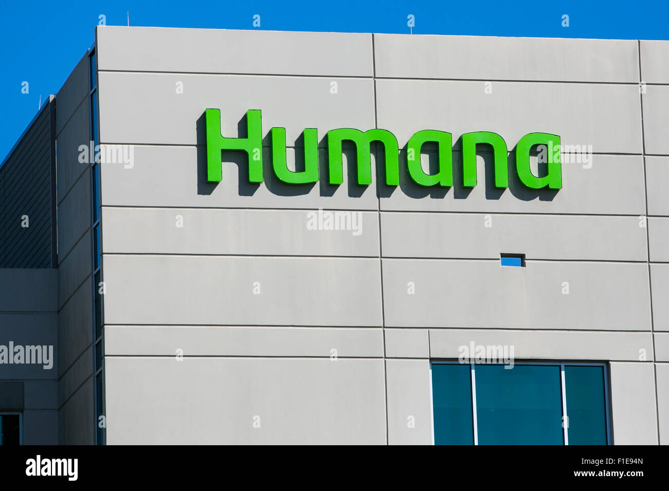 Ein Logo Zeichen außerhalb einer Einrichtung von Humana Inc. in Louisville, Kentucky am 25. August 2015 besetzt. Stockfoto