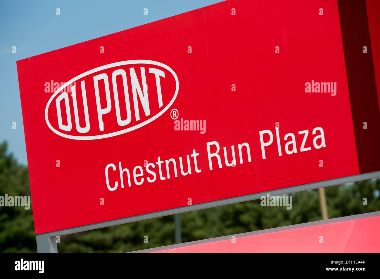 Ein Logo Zeichen außerhalb der DuPont Kastanie Run Plaza Einrichtung in Wilmington, Delaware am 29. August 2015. Stockfoto