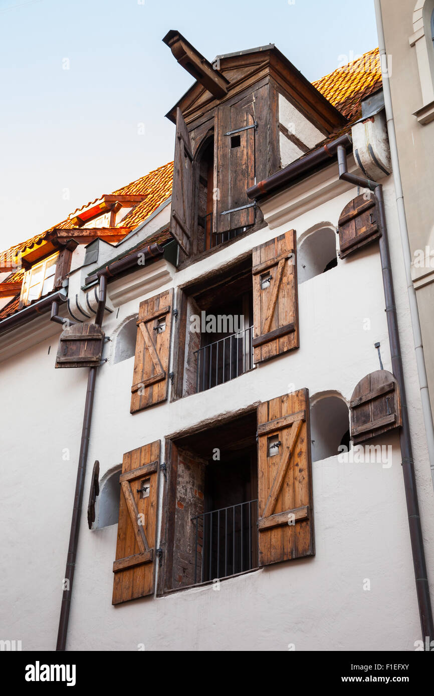 Fenster der alten Haus im alten Teil von Riga, Lettland Stockfoto