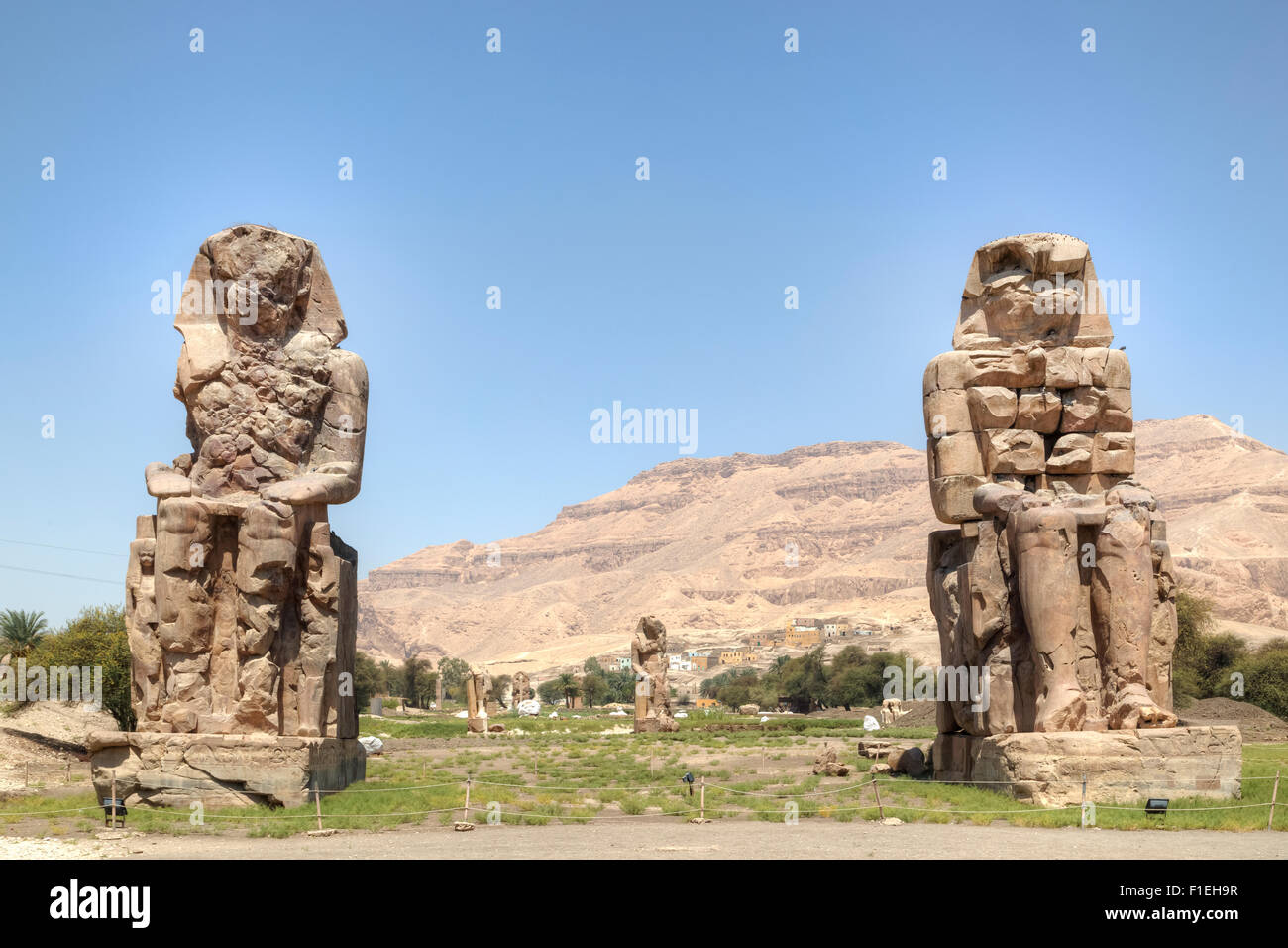 Kolosse von Memnon, thebanischen Nekropole, Luxor, Ägypten, Afrika Stockfoto
