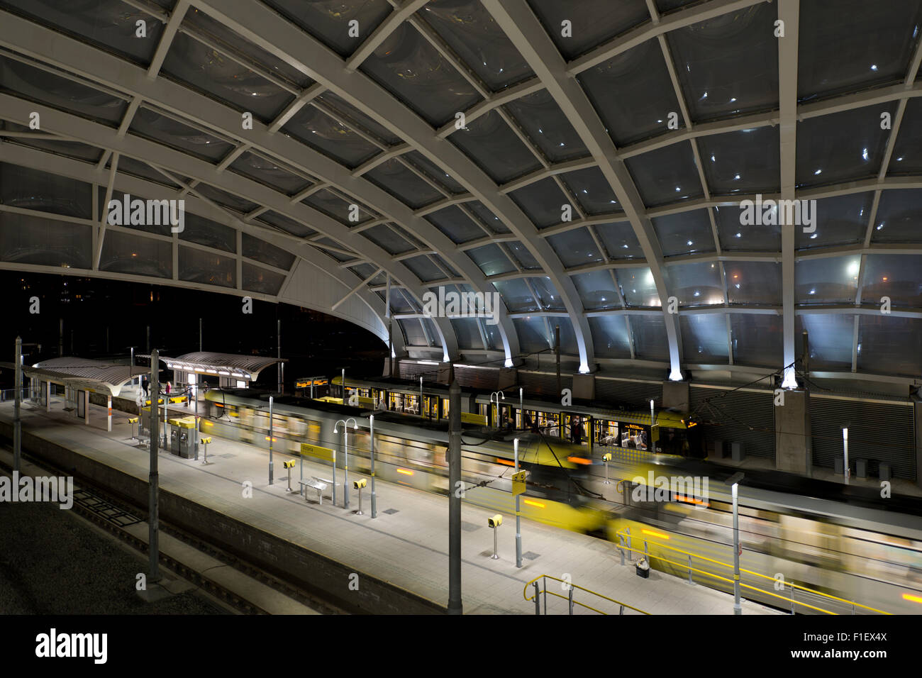 Die Innenfläche der renovierte Victoria Station in Manchester Metrolink LRT Station featuring Stockfoto