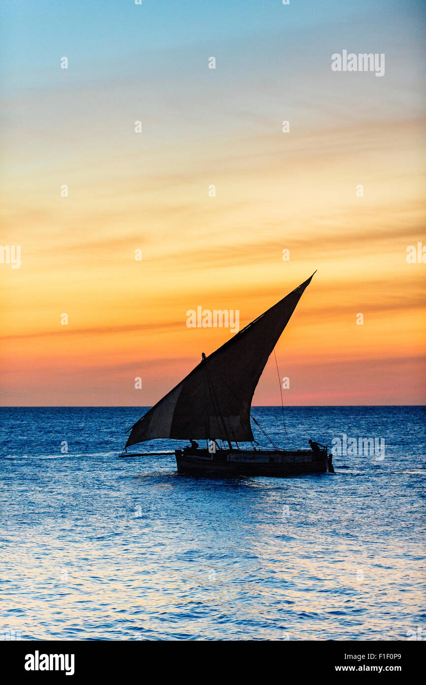 Arabischen Dhow Sansibar Tansania bei Sonnenuntergang Stockfoto