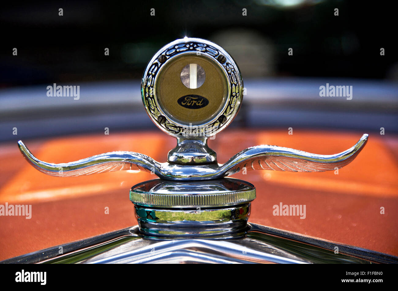 Kühlerfigur auf einen 1930 Ford bei einer Autoshow in Gig Harbor Wa.  22. Juli 2011 Stockfoto