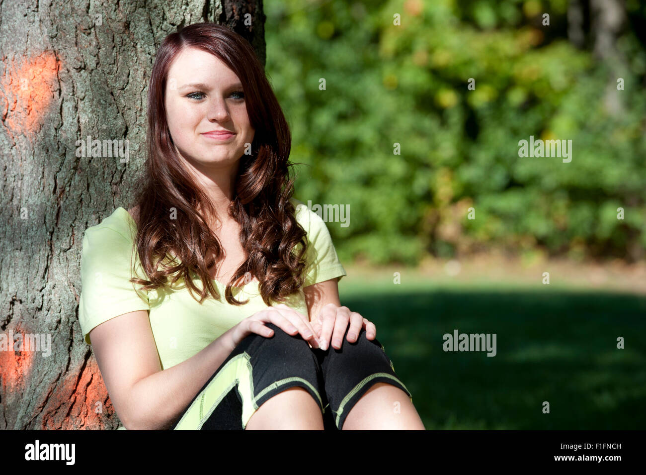 Junge Brünette Frau Stockfoto