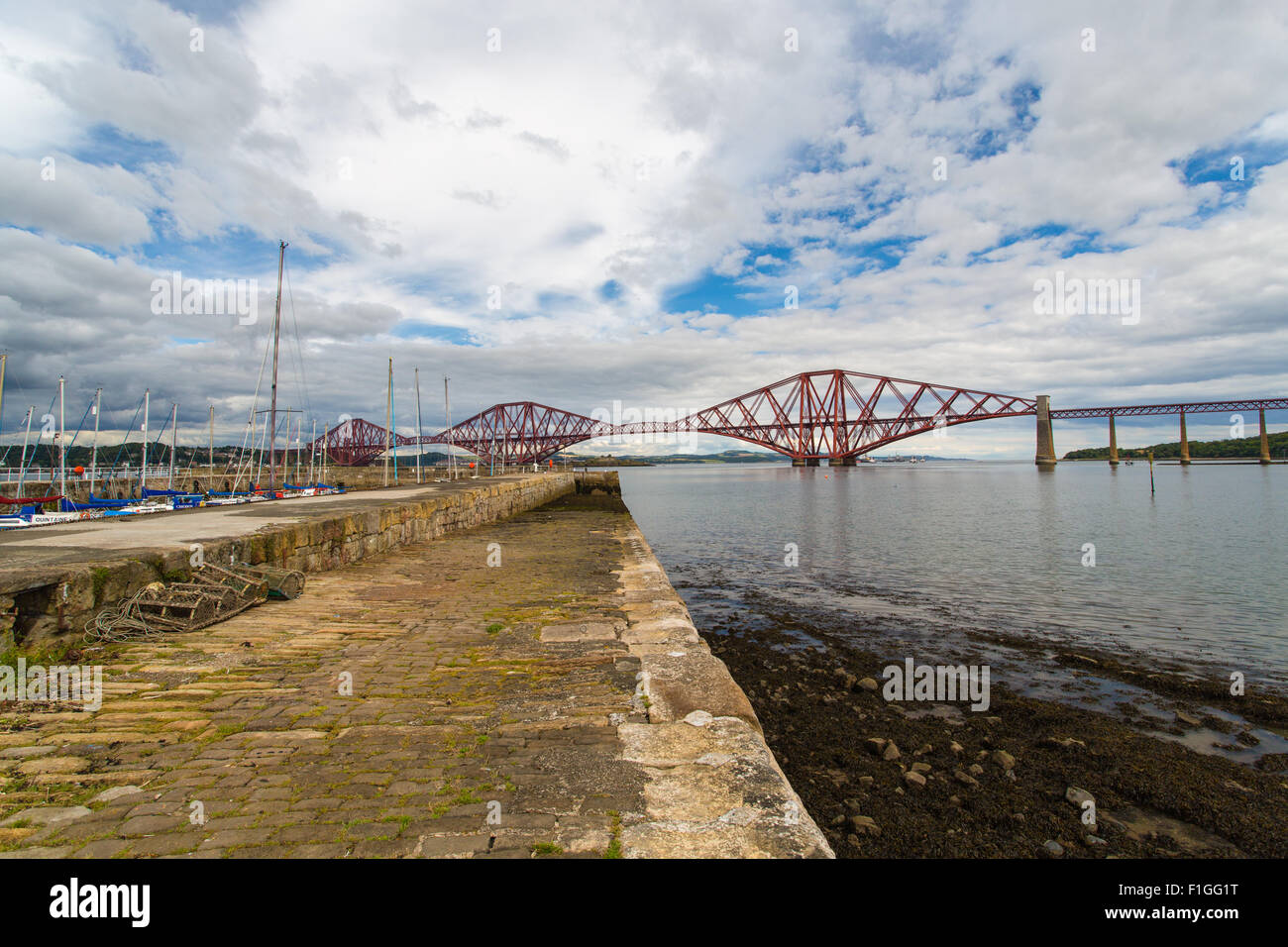 Firth of Forth Road Bridge, Queensferry Schottland. Zweite längste freitragende Brücke der Welt Stockfoto