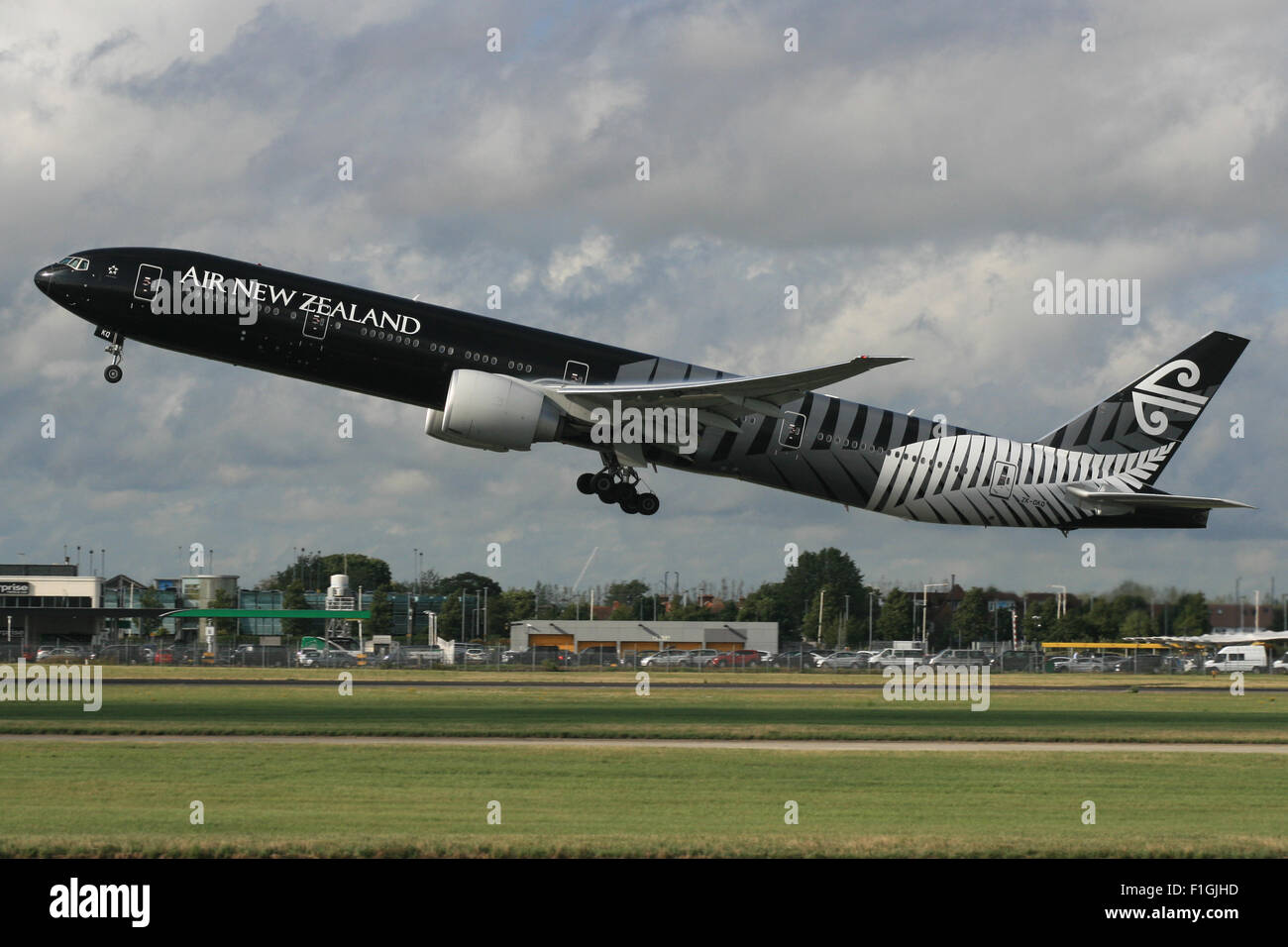 AIR NEW ZEALAND NEUSEELAND ALLE SCHWARZEN 777 300 TAKE OFF Stockfoto
