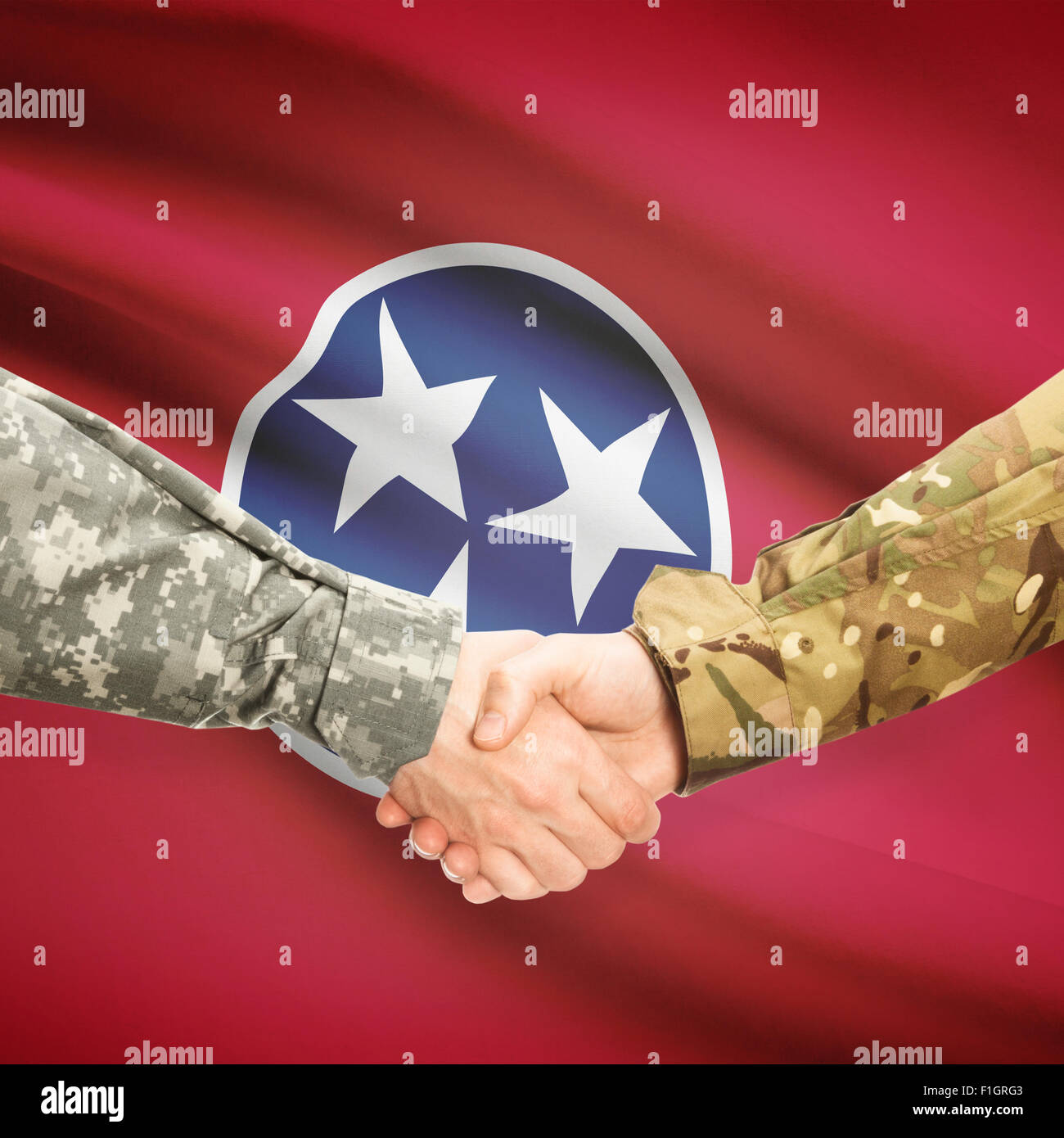 Soldaten-Handshake und US Zustand-Markierungsfahne - Tennessee Stockfoto