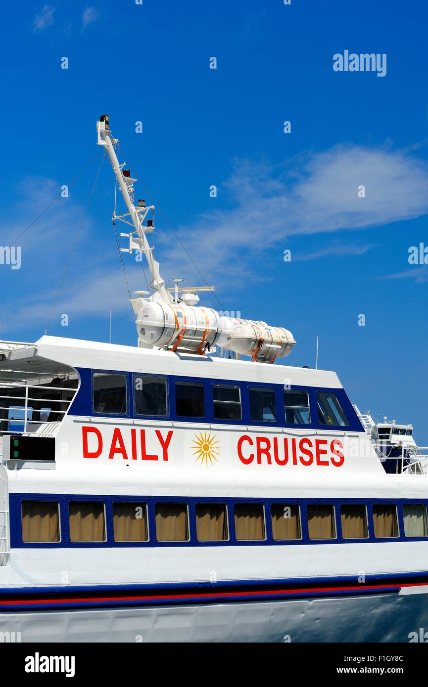 Eine tägliche Kreuzfahrten Reise Tagesboot. Santorini Griechenland. Stockfoto