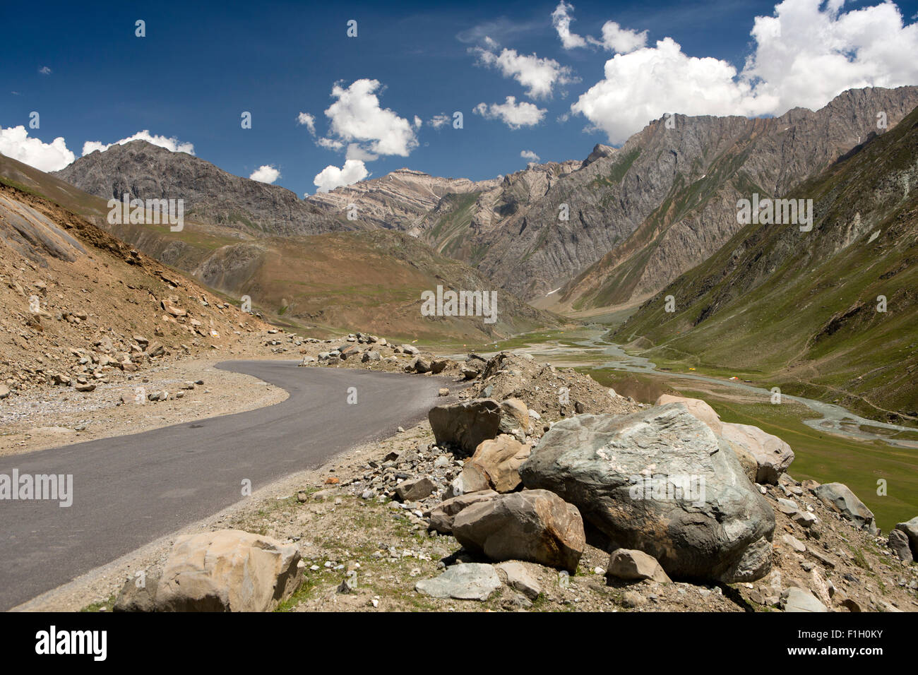 Indien, Jammu & Kaschmir, Minimarg, Srinagar zu Leh Highway vorbei durch Berge zwischen Gumri und Drass Stockfoto