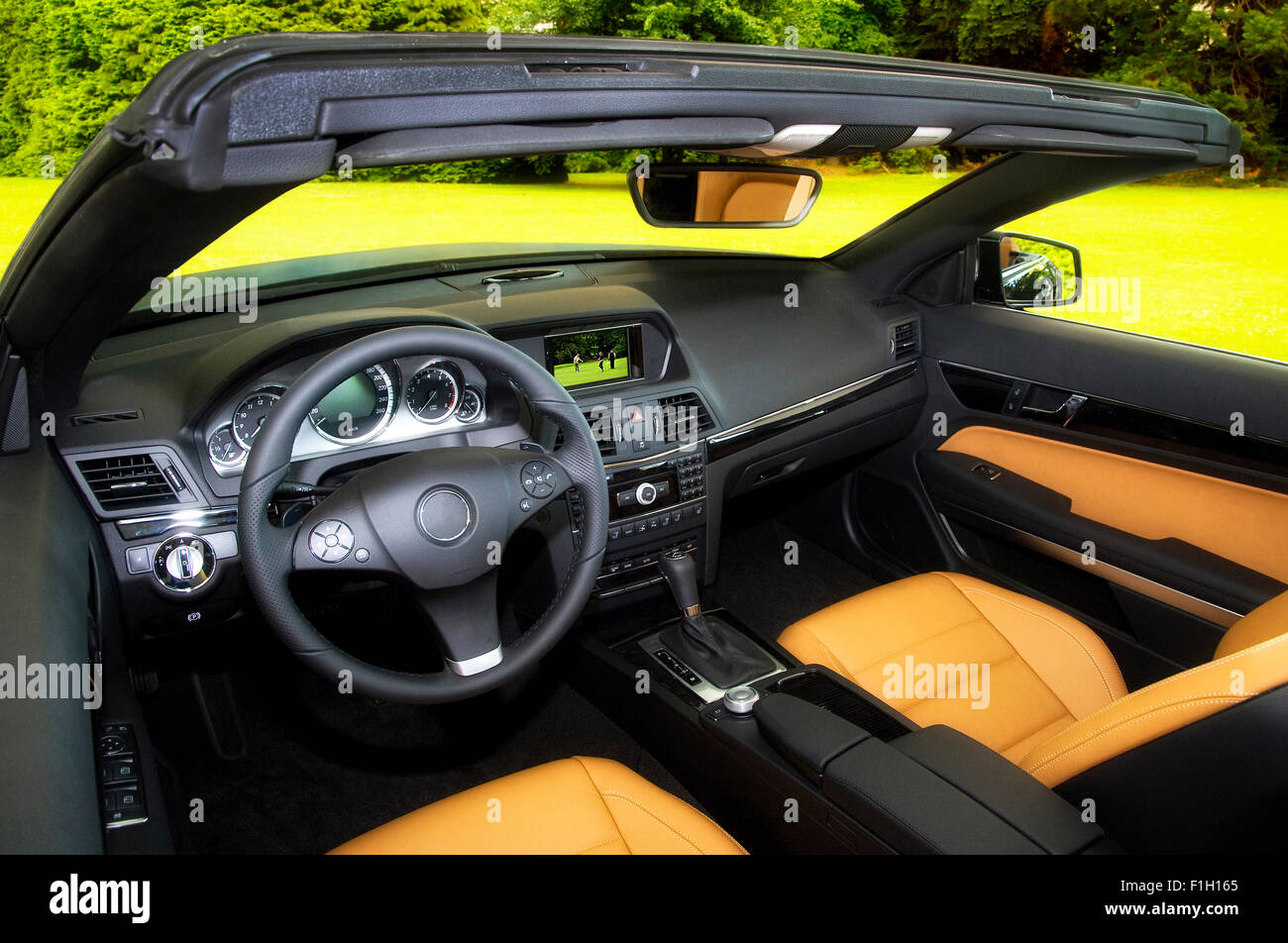 Das edle Interieur eines Luxus-Cabrio. Stockfoto
