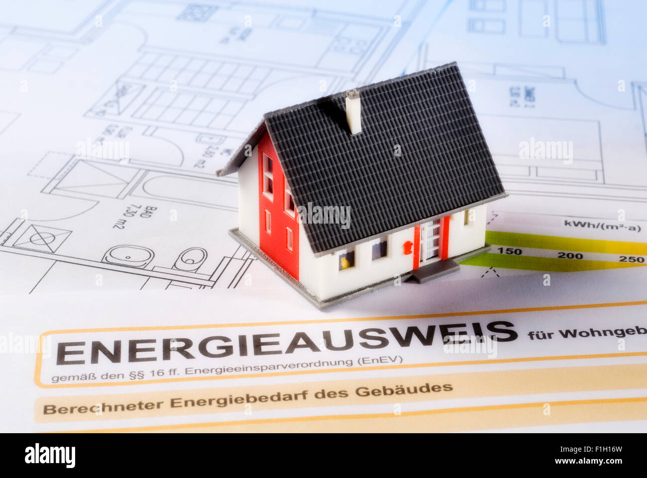 Energieausweis und Haus Stockfoto