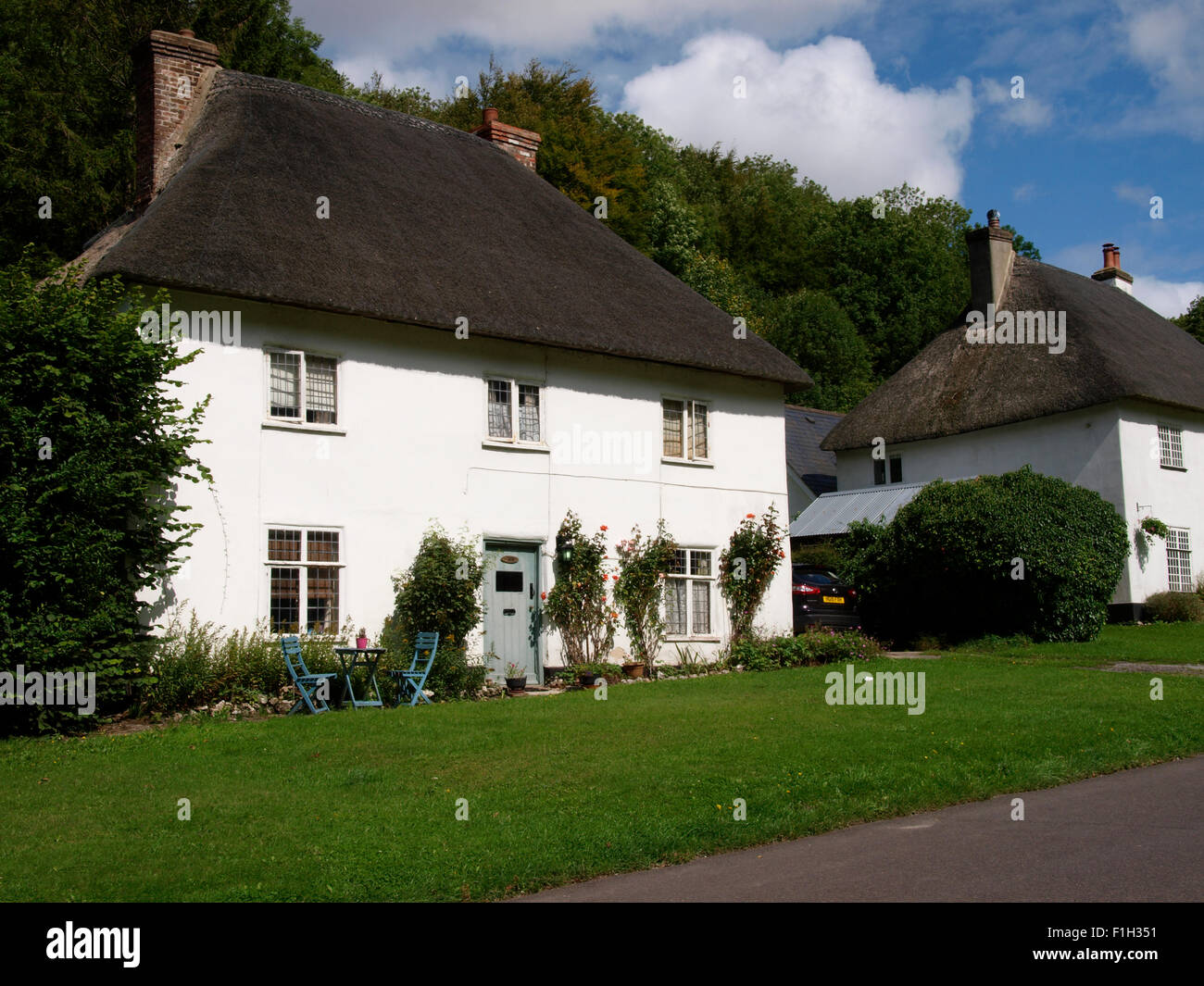 Strohgedeckten Hütten am Milton Abbas, Dorset, Großbritannien Stockfoto