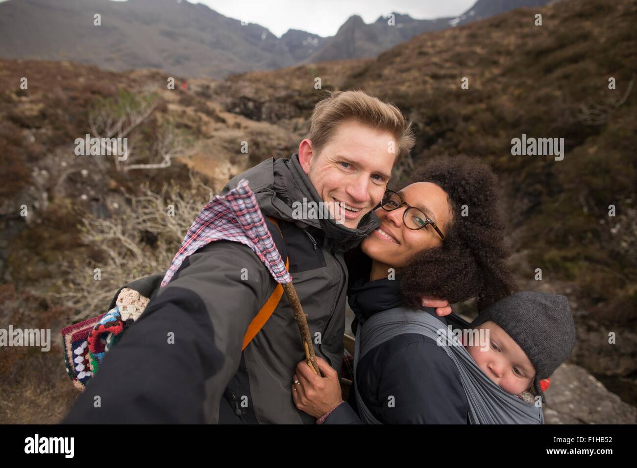 Familie auf Wanderung, lächelnd in Richtung Kamera Stockfoto