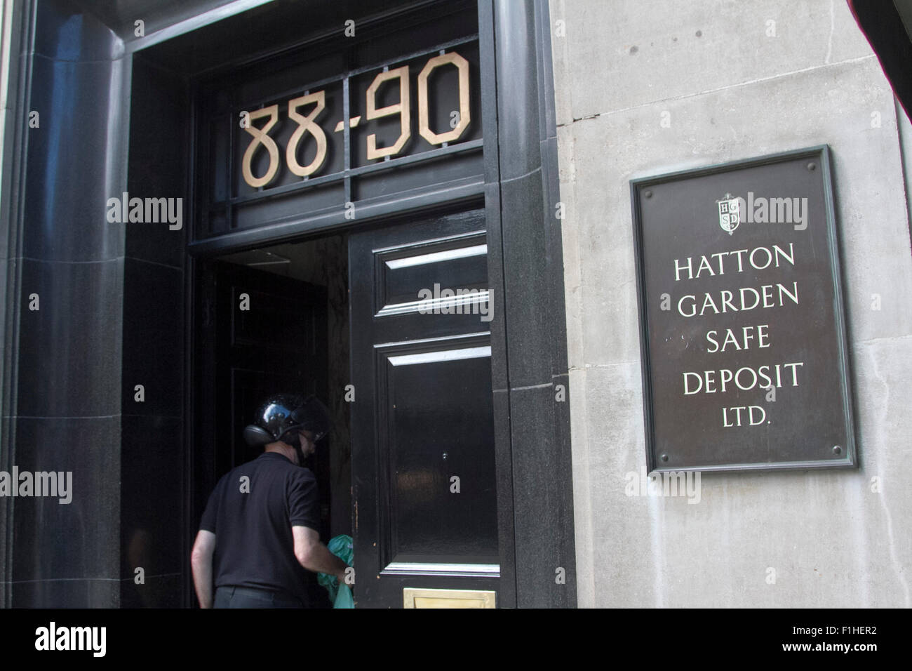 London UK. 2. September 2015. Hatton Garden Safe Deposit ist in Konkurs gegangen, nachdem bestätigt wurde, dass das Unternehmen zahlungsunfähig geschuldeten Geld an Unternehmen und Menschen geworden ist.  Diebe stahlen gebohrt mehr als 200 Millionen nach durchwühlen 73 Safes während der Oster-Wochenende im April 2015 Stockfoto