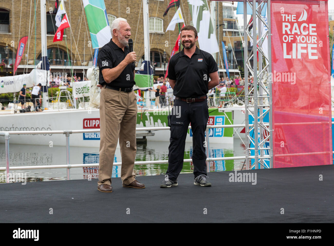 Sir Robin Knox-Johnston interviewt im Clipper race Start Zeremonie 2015 Stockfoto