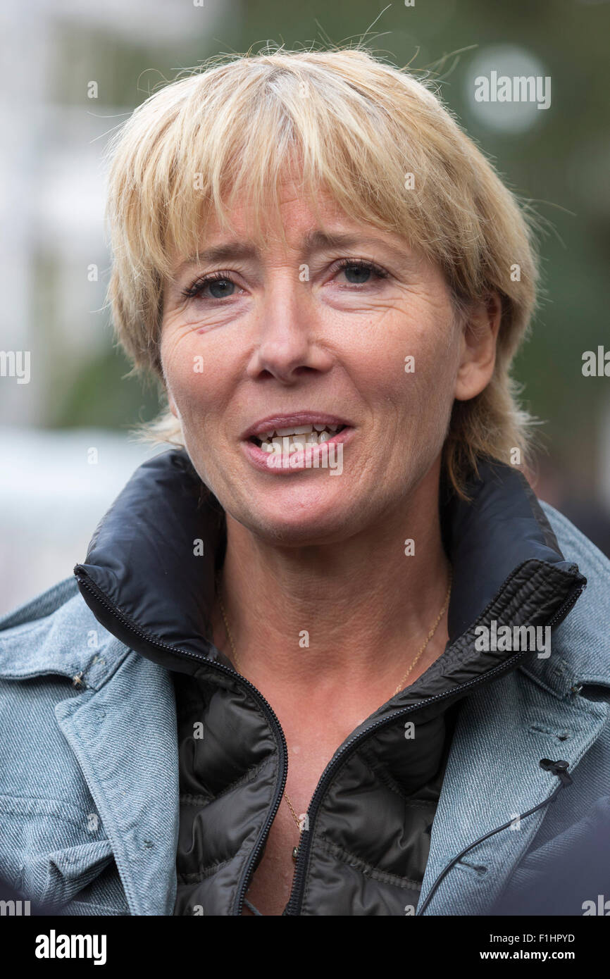 London, UK. 2. September 2015. Britische Schauspielerin Emma Thompson führt Greenpeace 'Save' die Arktis protestieren am Shell South Bank Hauptsitz. Der Protest wird die Notwendigkeit zum Schutz der Arktis von der Ölgesellschaft bohren. Foto: Nick Savage/Alamy Live-Nachrichten Stockfoto