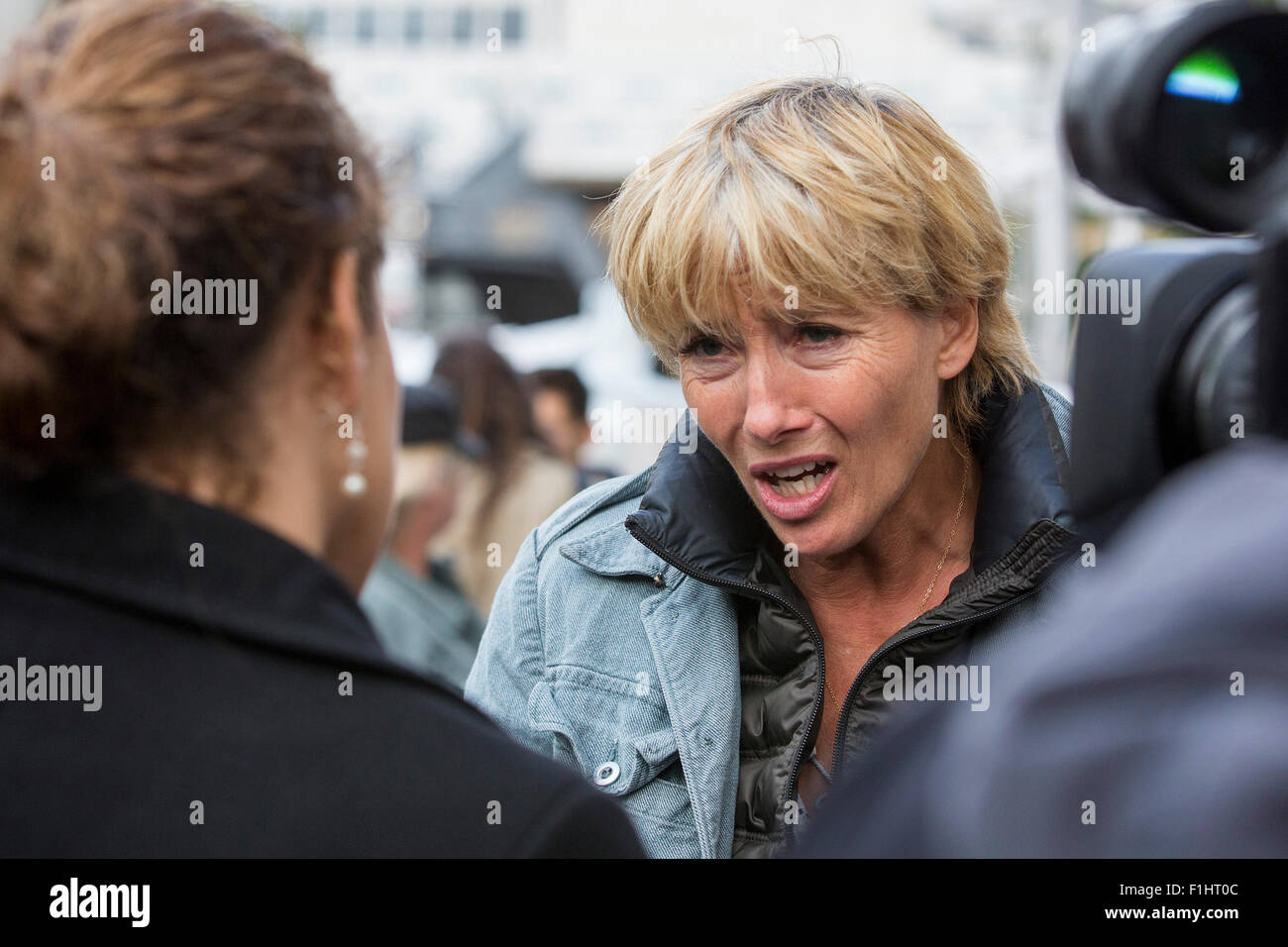 London, UK. 2. September 2015. Britische Schauspielerin Emma Thompson führt Greenpeace 'Save' die Arktis protestieren am Shell South Bank Hauptsitz. Der Protest wird die Notwendigkeit zum Schutz der Arktis von der Ölgesellschaft bohren. Foto: Nick Savage/Alamy Live-Nachrichten Stockfoto