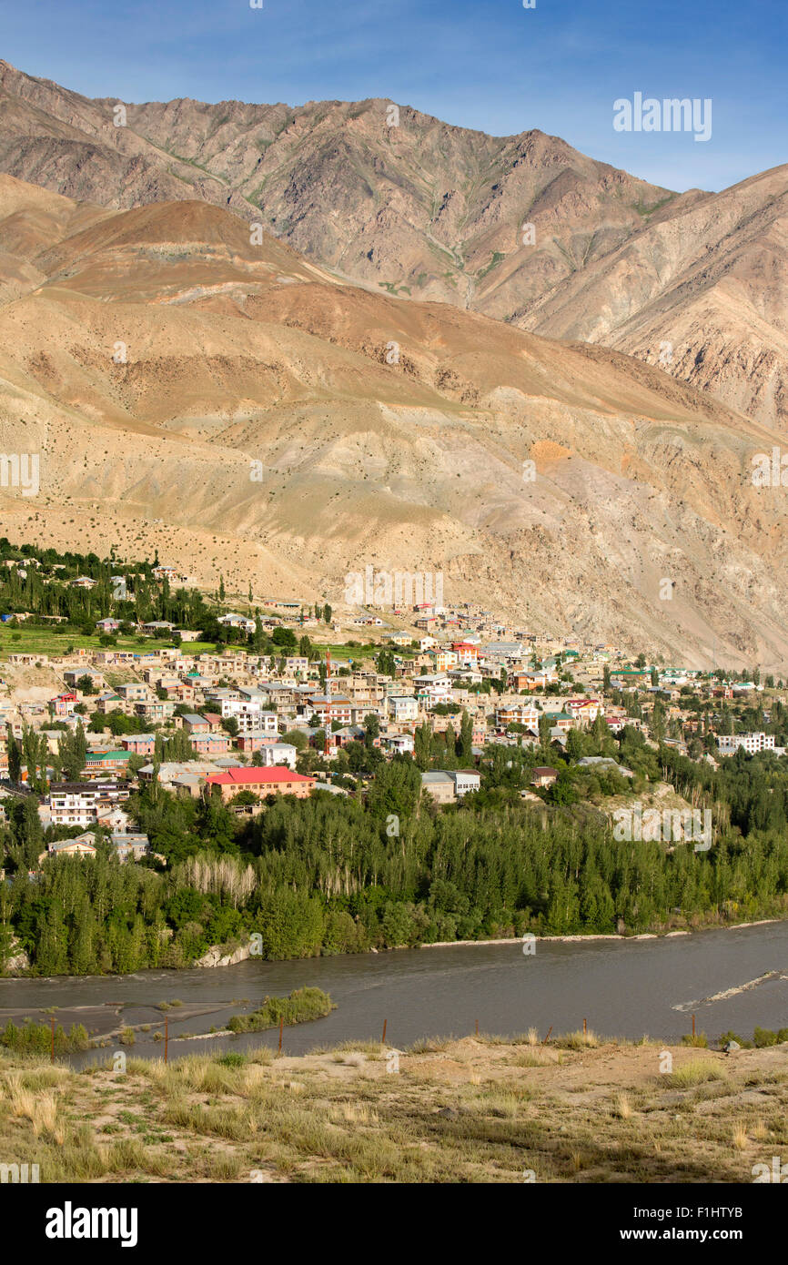 Indien, Jammu & Kashmir, Ladakh, Kargil Stadt am Ufer des Flusses Suru Chu (Indus) Stockfoto