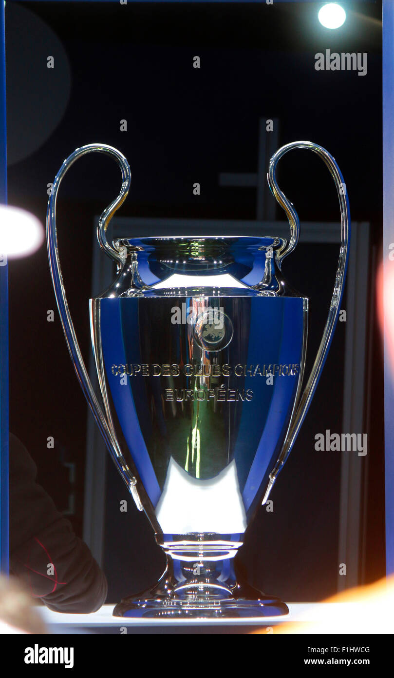 der Champions League-Pokal - Impressionen: Fanmeile Vor Dem Champions-League-Endspiel, 5. Juni 2015, Berlin. Stockfoto