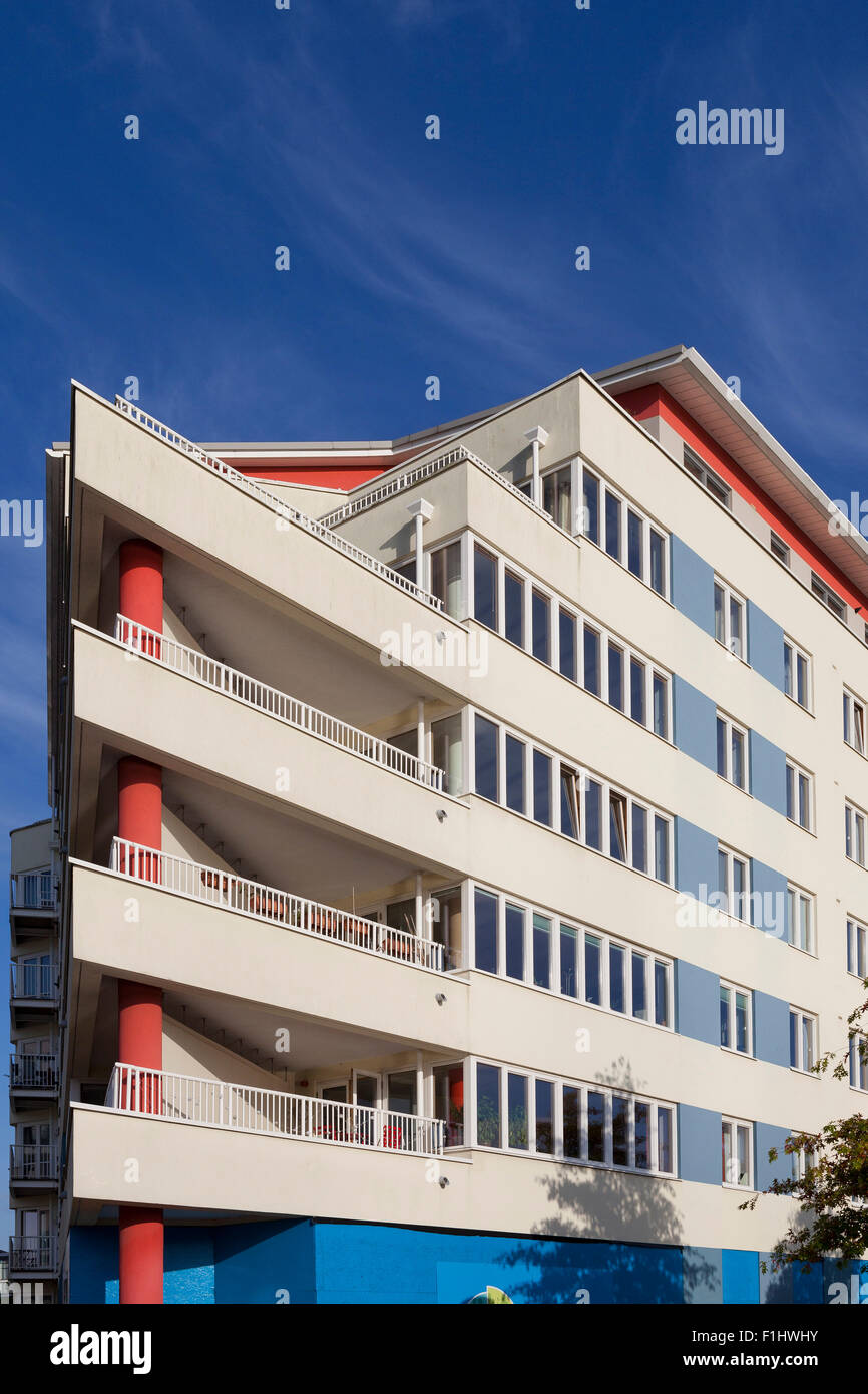 Moderne Apartments im Hafen von Bristol, Bristol, sah aus wie ein Schiff Stockfoto