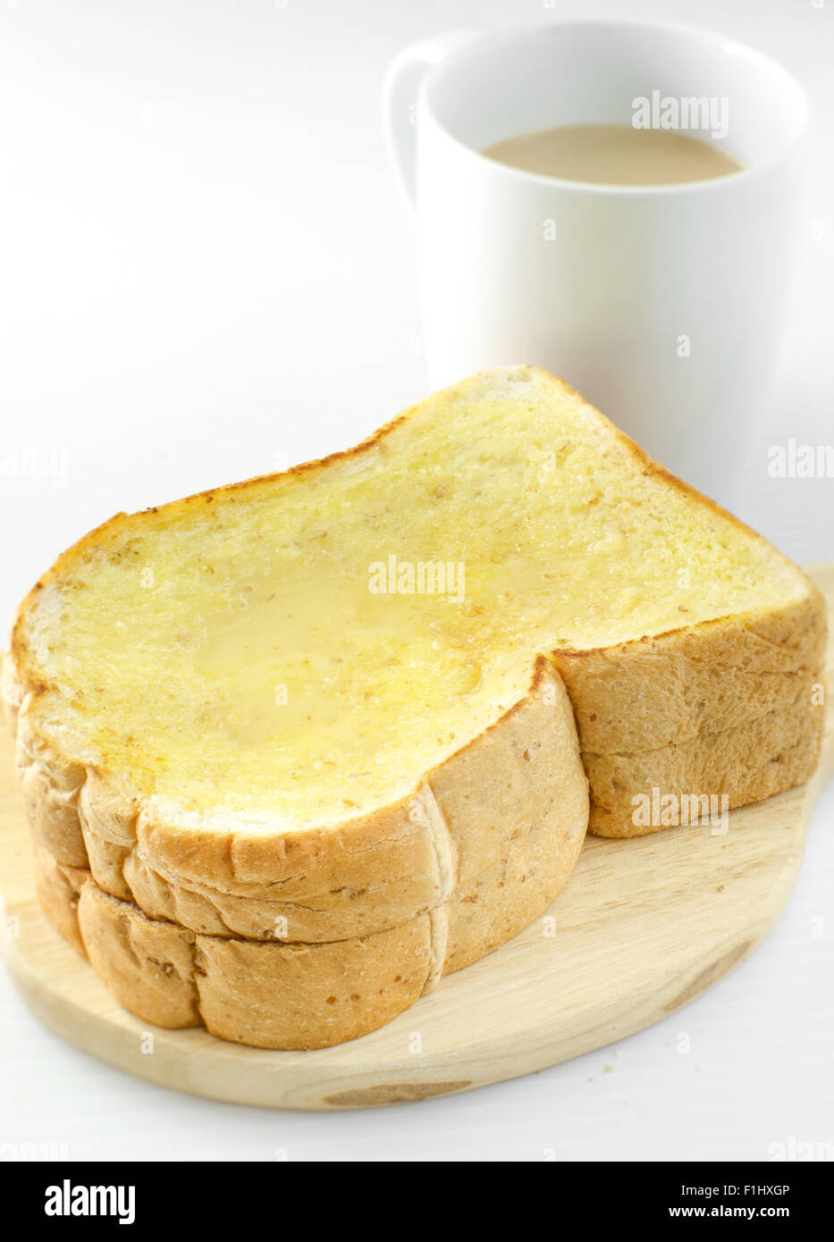 zwei Scheiben wheaten Brot gespreizt mit Butter, Zucker Stockfoto