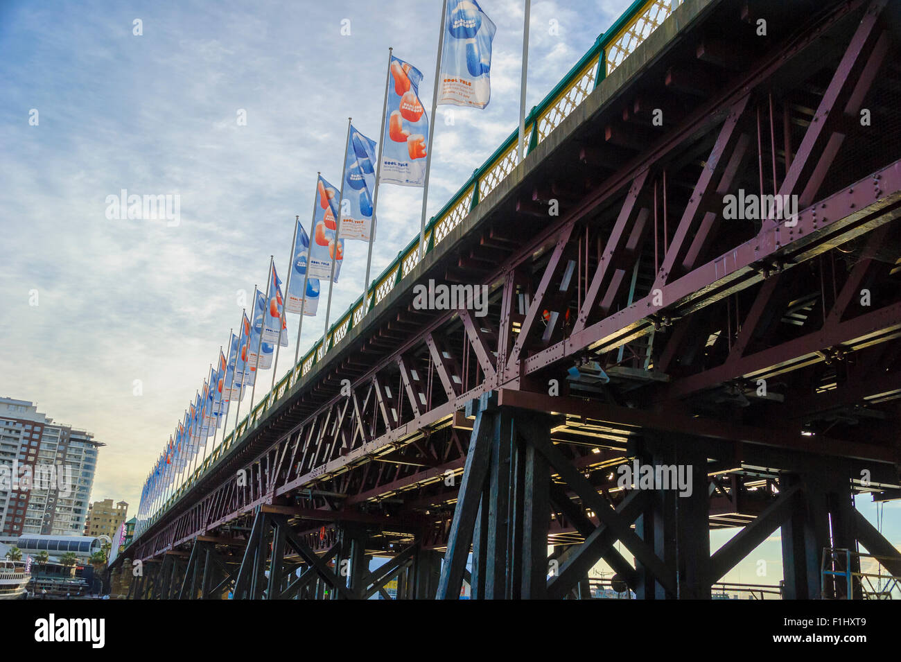Pyrmont Drehbrücke, die Kreuze der Cockle Bay am Darling Harbour, Sydney, Australien Stockfoto