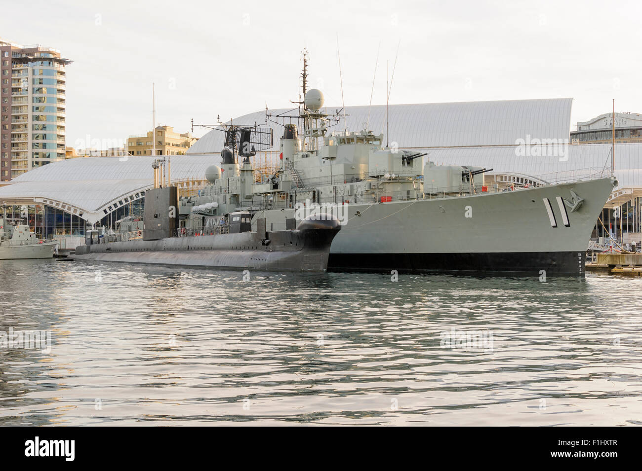 U-Boot HMAS Onslow und der Zerstörer HMAS Vampire an der Australian National Maritime Museum in Darling Harbour, Sydney Stockfoto