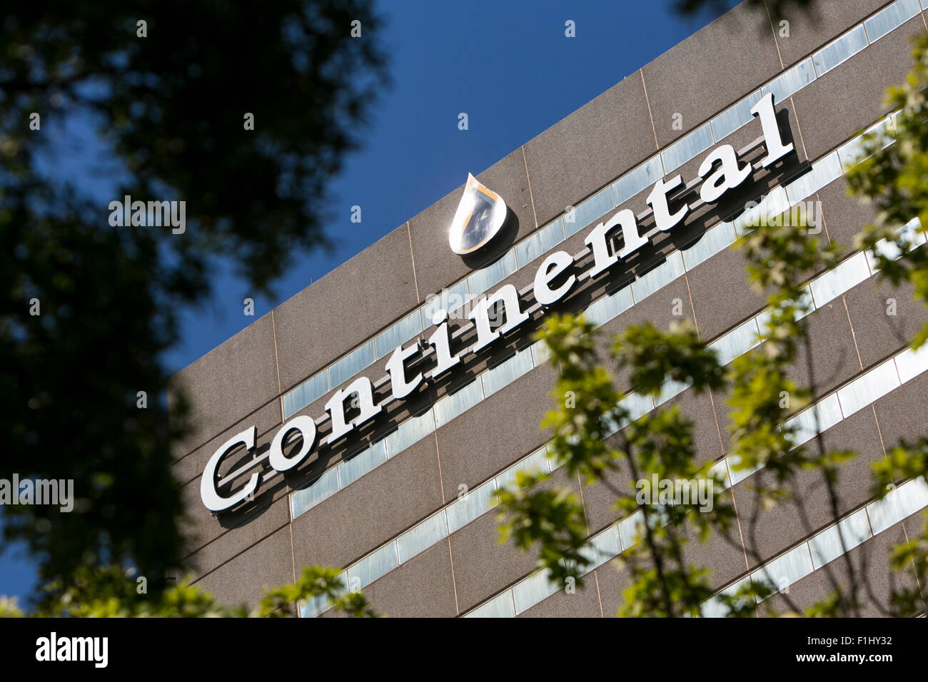 Ein Logo Zeichen außerhalb der Zentrale von Continental Resources, Inc., in Oklahoma City, Oklahoma, am 20. August 2015. Stockfoto