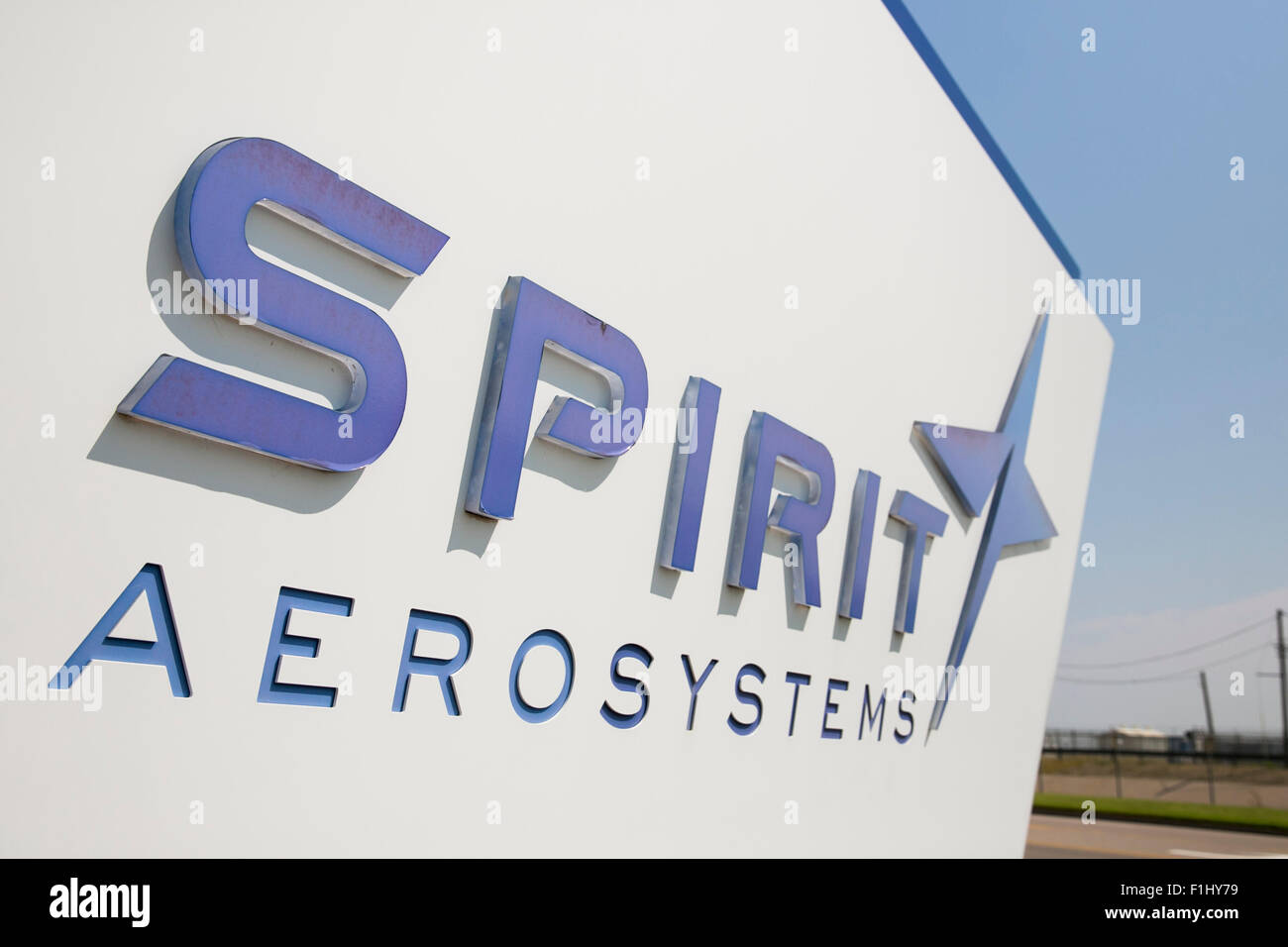 Ein Logo Zeichen außerhalb der Hauptsitz von Spirit AeroSystems, Inc., in Wichita, Kansas, am 22. August 2015. Stockfoto