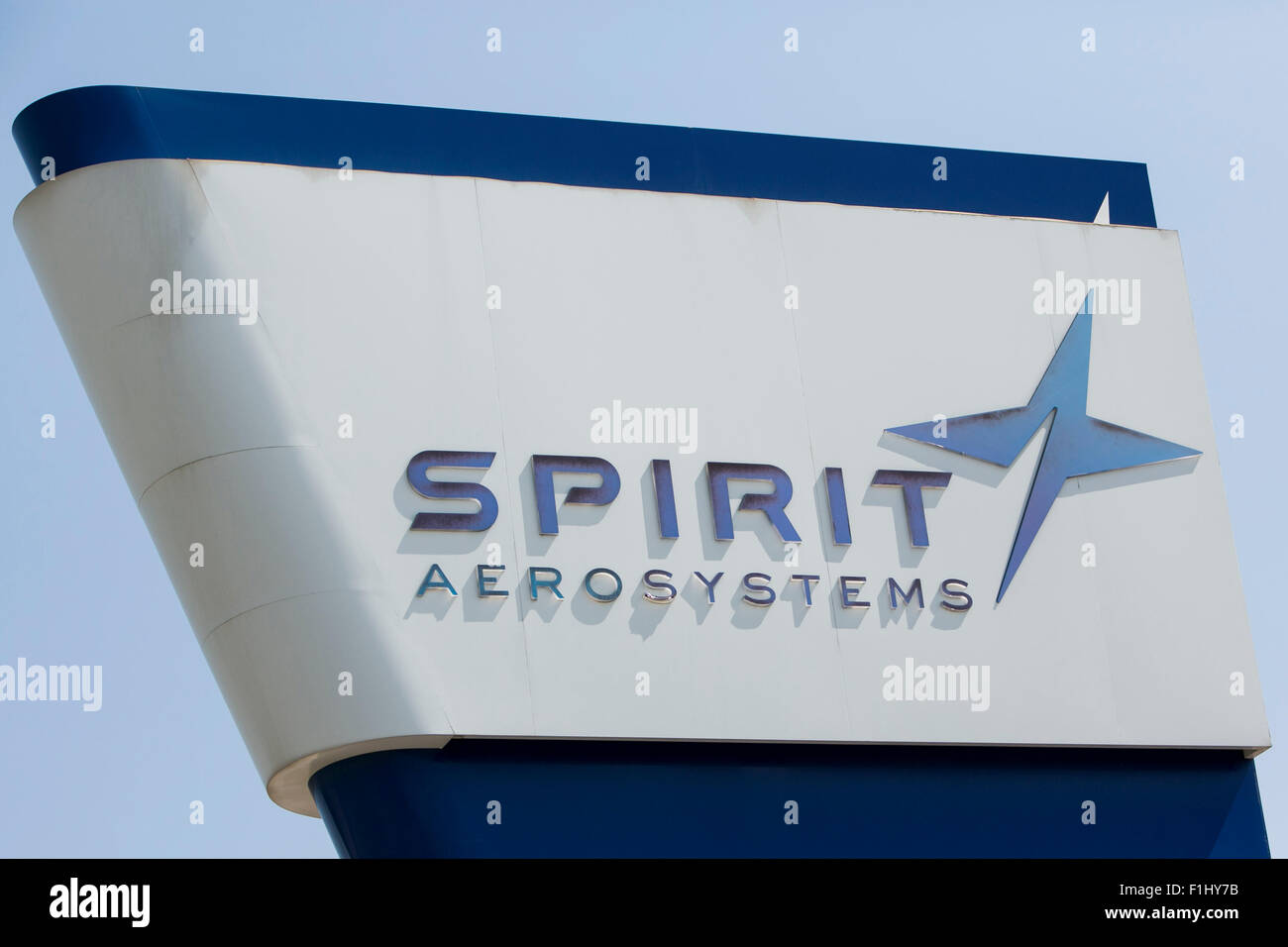 Ein Logo Zeichen außerhalb der Hauptsitz von Spirit AeroSystems, Inc., in Wichita, Kansas, am 22. August 2015. Stockfoto