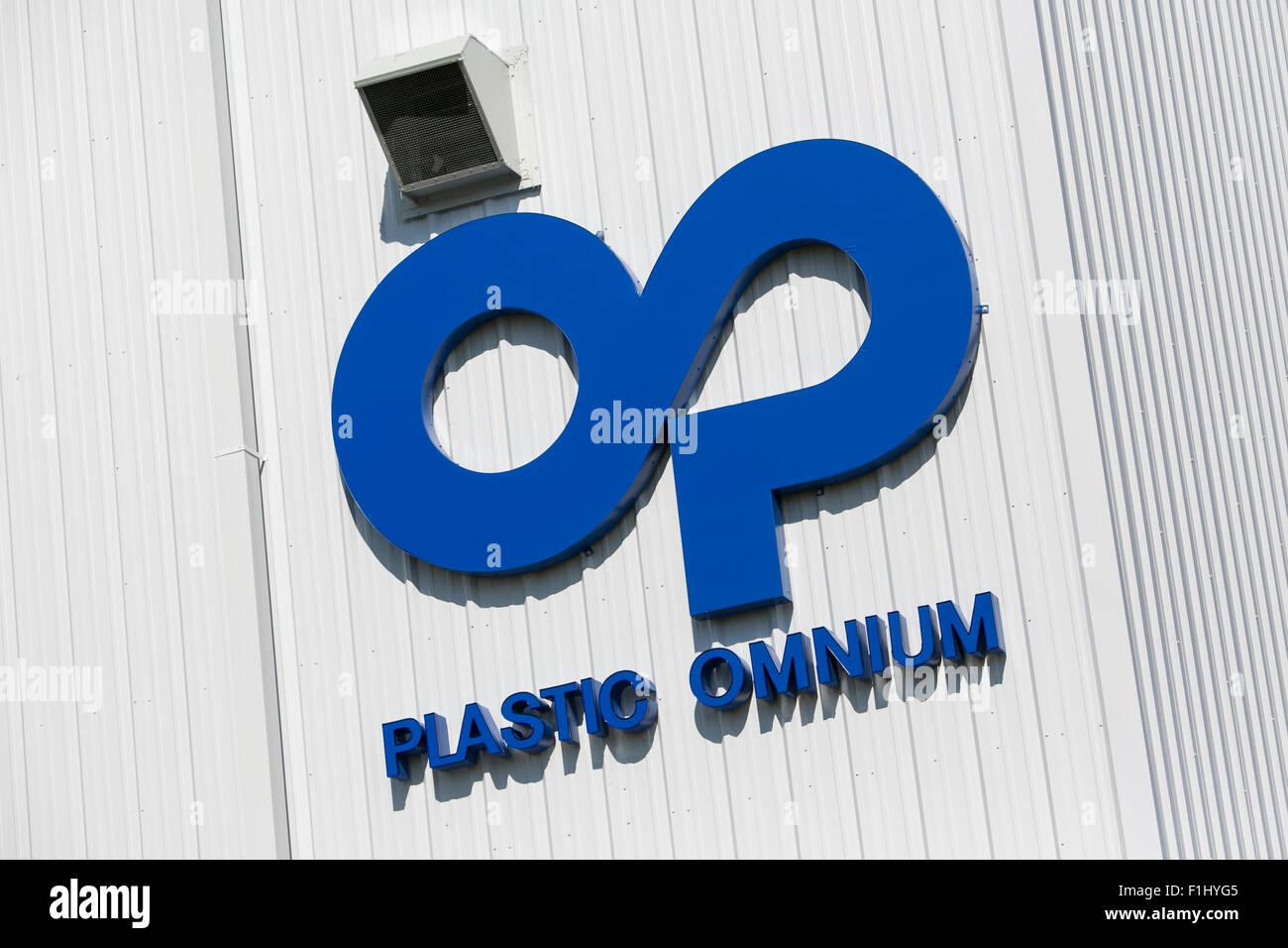Ein Logo Zeichen außerhalb einer Einrichtung von Plastic Omnium in Kansas City, Kansas am 23. August 2015 besetzt. Stockfoto