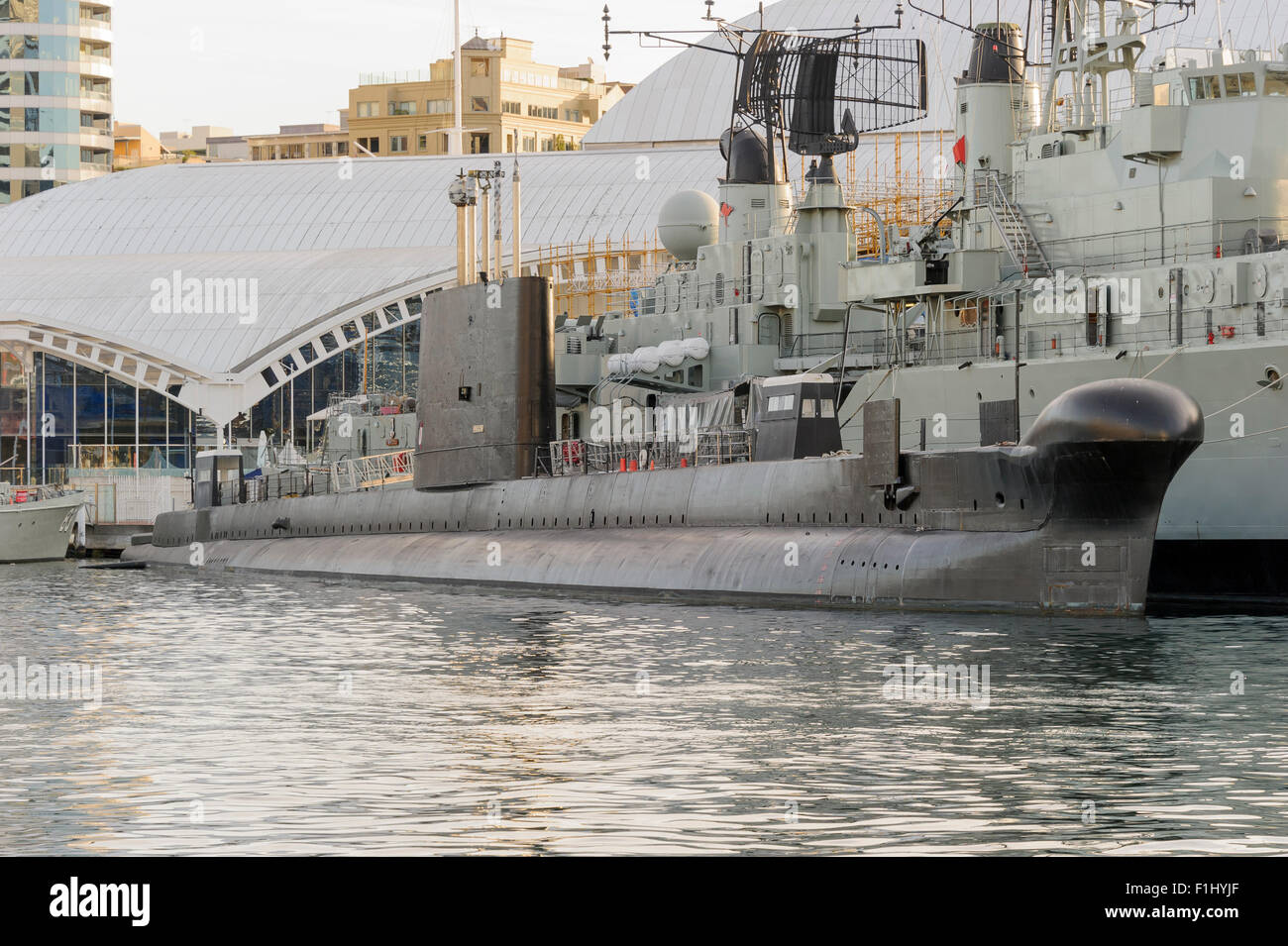 U-Boot HMAS Onslow und der Zerstörer HMAS Vampire an der Australian National Maritime Museum in Darling Harbour, Sydney Stockfoto