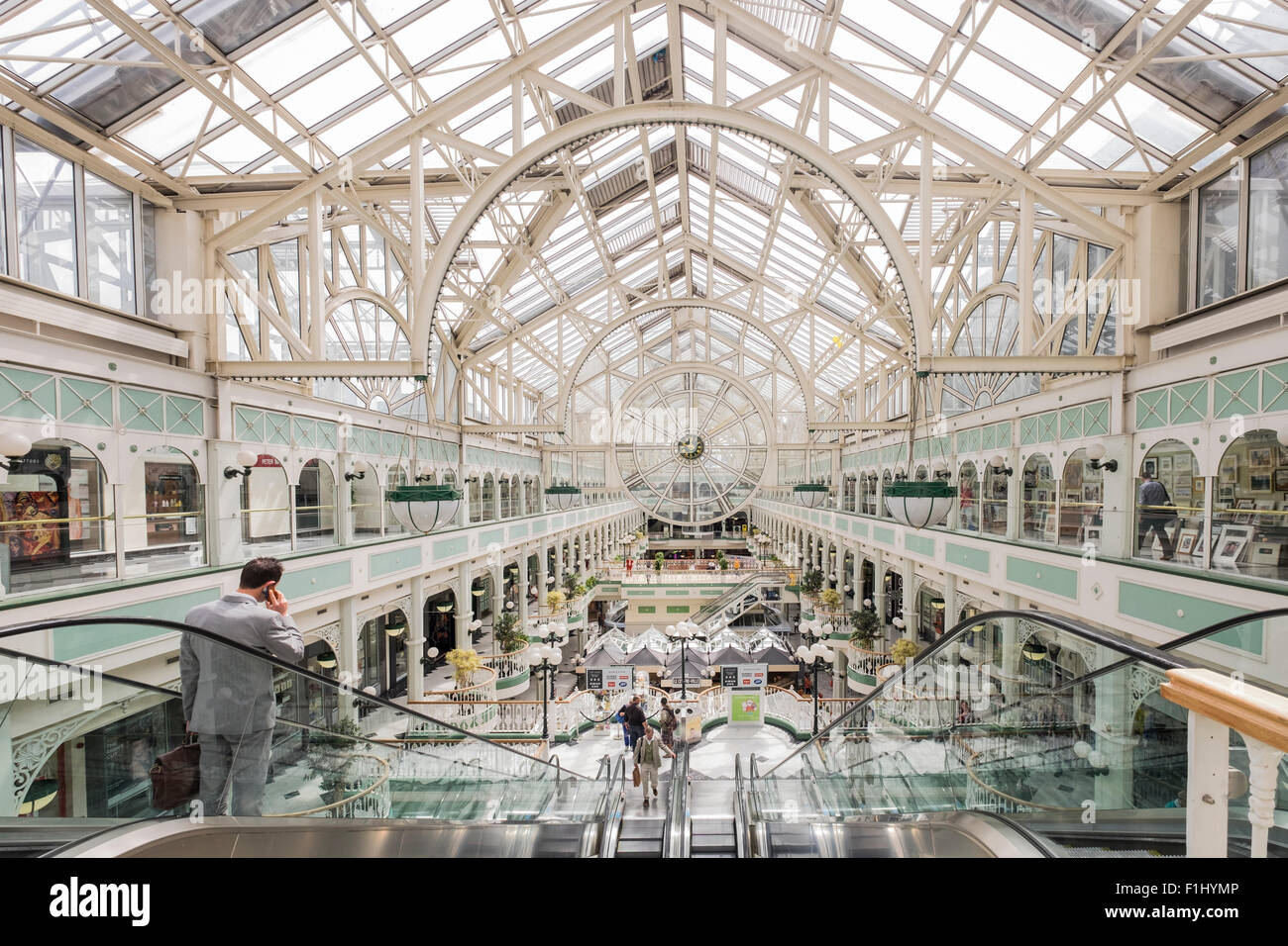 Innenraum der St. Stephens Green Shopping centre in Dublin, Stahl-und Glasbau. Irland Stockfoto