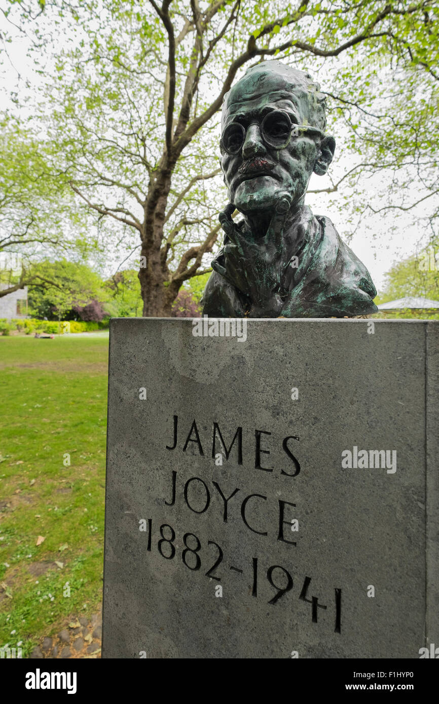James Joyce-Büste auf Sockel in St. Stephens Green, Dublin, Irland. Stockfoto