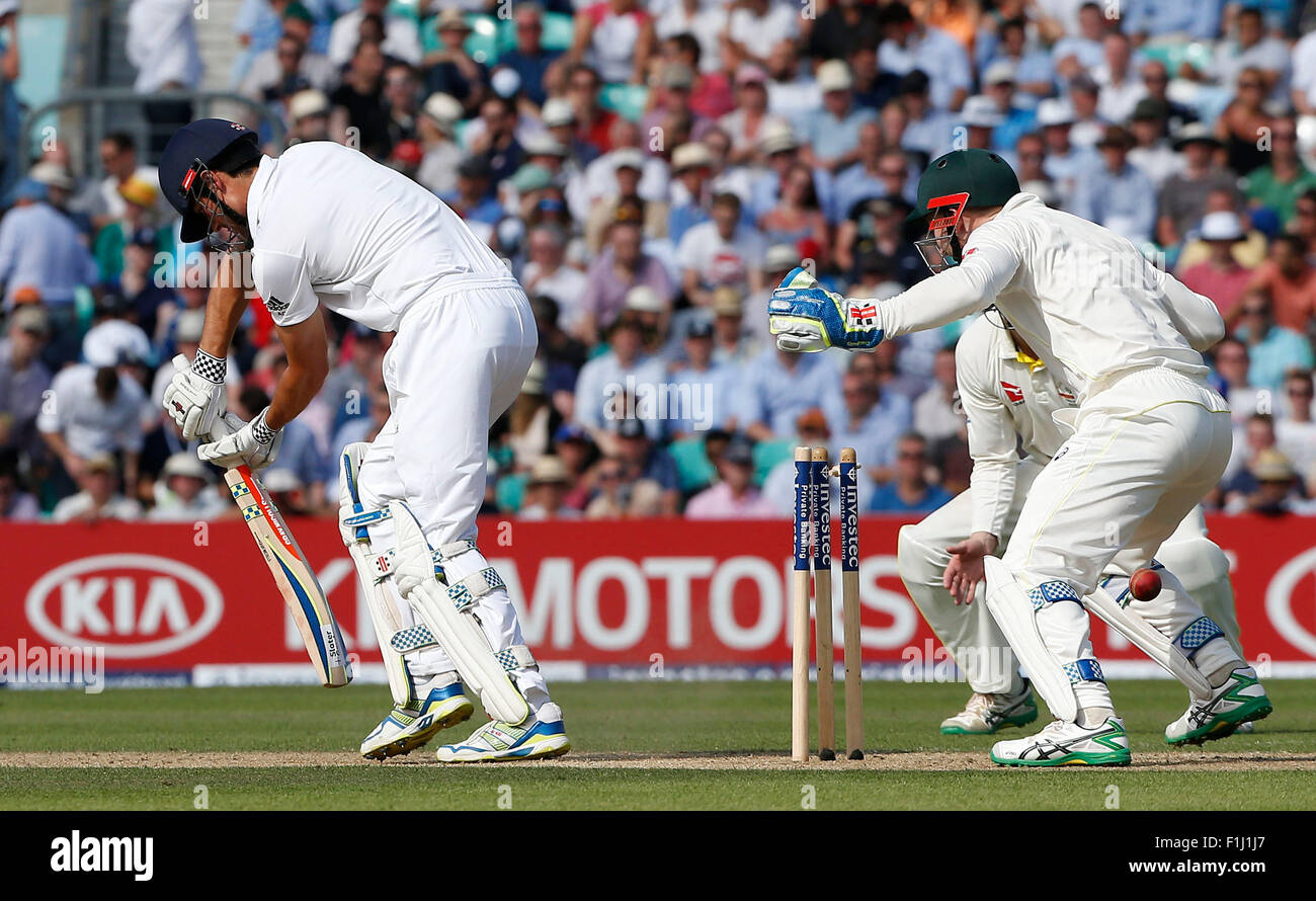 Englands Kapitän Alastair Cook ist tagsüber rollte, zwei der Baureihe Investec Asche Test Match zwischen England und Australien auf das Oval in London. 21. August 2015. James Boardman / Tele Bilder + 44 7967 642437 Stockfoto
