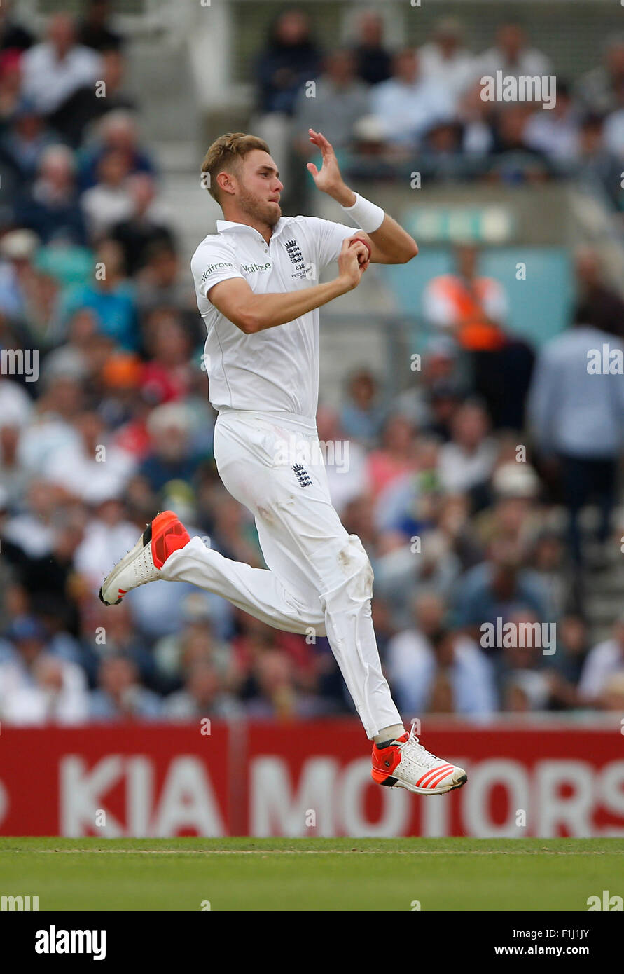 Englands Stuart Broad kommt in Schüssel während Tag eins der Investec Asche Testreihen Übereinstimmung zwischen England und Australien auf das Oval in London. 20. August 2015. James Boardman / Tele Bilder + 44 7967 642437 Stockfoto