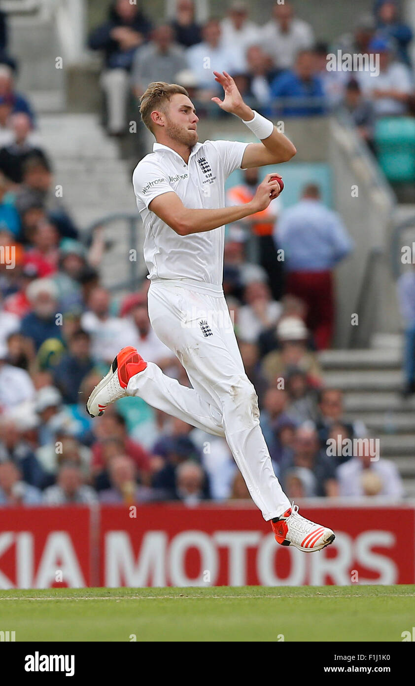 Englands Stuart Broad kommt in Schüssel während Tag eins der Investec Asche Testreihen Übereinstimmung zwischen England und Australien auf das Oval in London. 20. August 2015. James Boardman / Tele Bilder + 44 7967 642437 Stockfoto