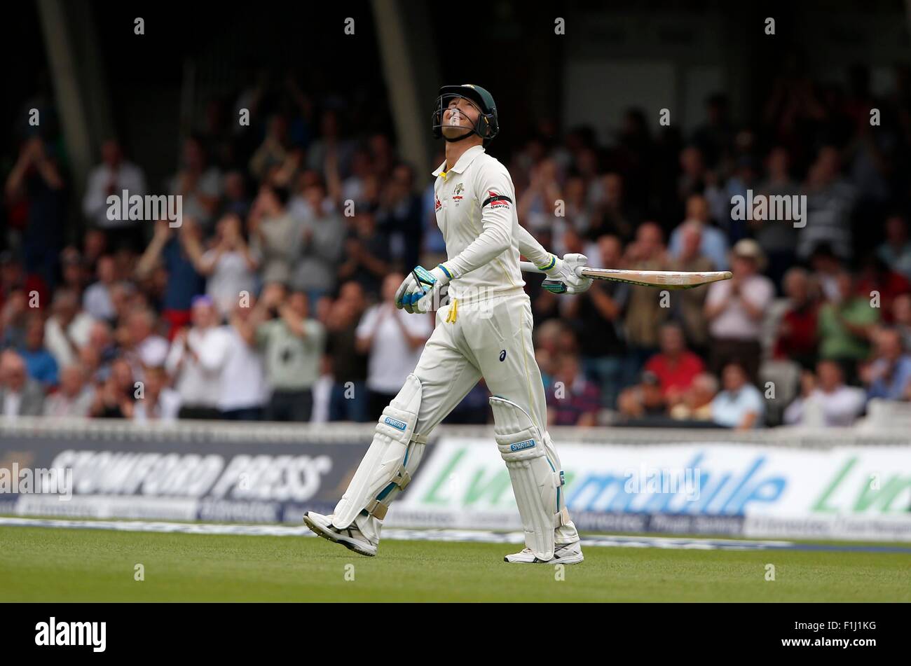 Australiens Kapitän Michael Clarke kommt Fledermaus während des Spiels Investec Asche Testreihen zwischen England und Australien auf das Oval in London. 20. August 2015. James Boardman / Tele Bilder + 44 7967 642437 Stockfoto