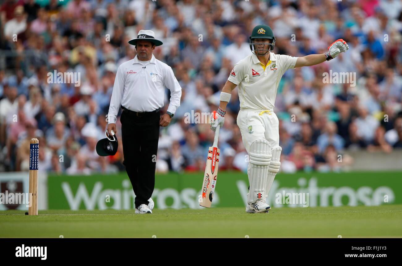 Australiens David Warner treibt den Ball während des Spiels Investec Asche Testreihen zwischen England und Australien auf das Oval in London. 20. August 2015. James Boardman / Tele Bilder + 44 7967 642437 Stockfoto