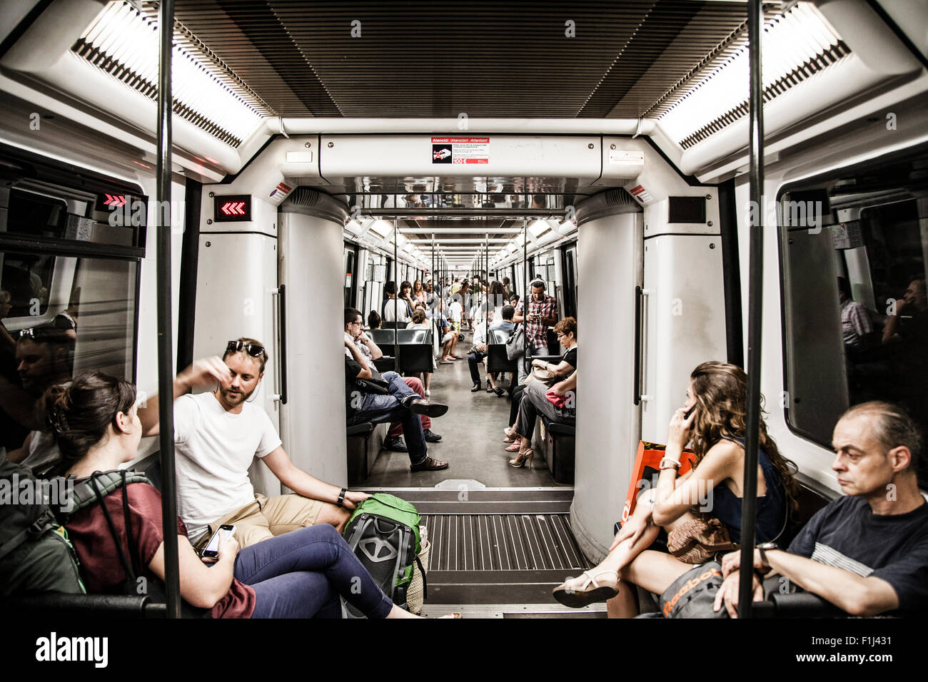 Passagiere auf U-Bahnen, Barcelona, Spanien Stockfoto